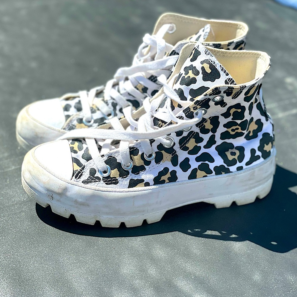 WOMEN'S SIZE 6 CONVERSE CHUCK TAYLOR ALL STAR LUGGED PLATFORM SNEAKERS